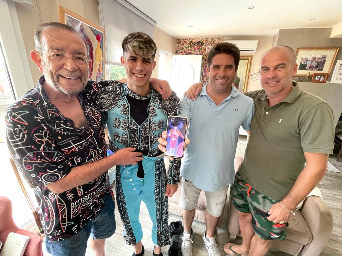 Antoñito, el héroe del ascenso, ya tiene el traje de torero de Manolo Rincón