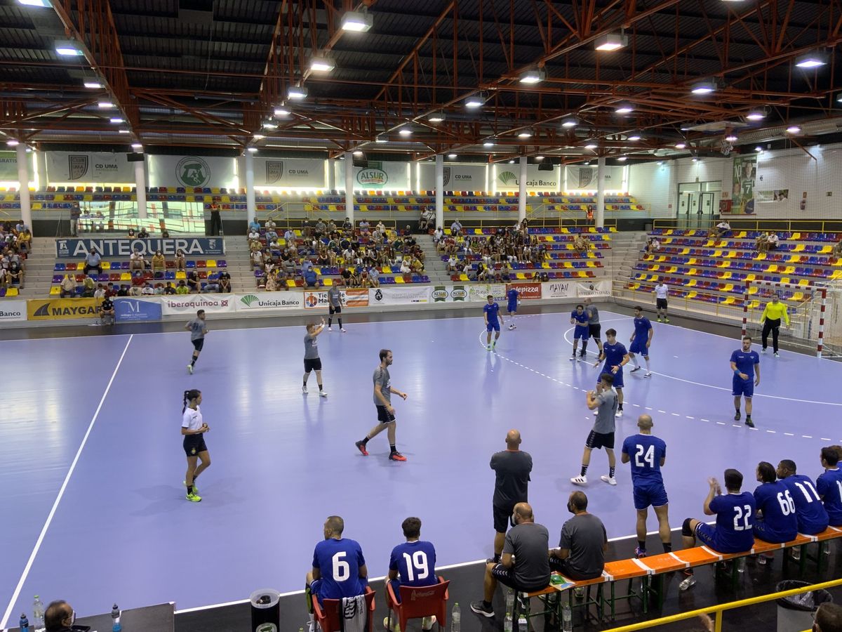 Crónica partido amistoso del Iberoquinoa Antequera contra el BM Benidorm