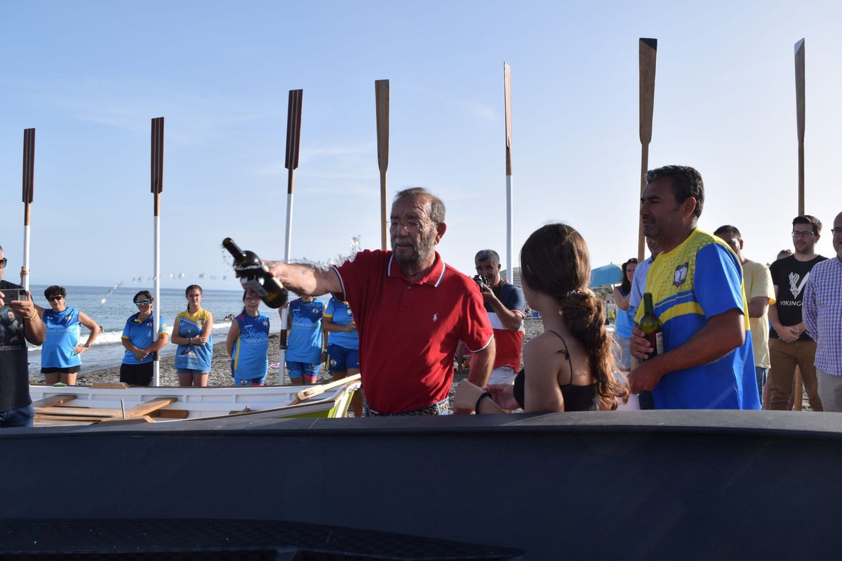 El Club de Remo Rincón Fertilidad Torre del Mar bautiza a las dos nuevas embarcaciones