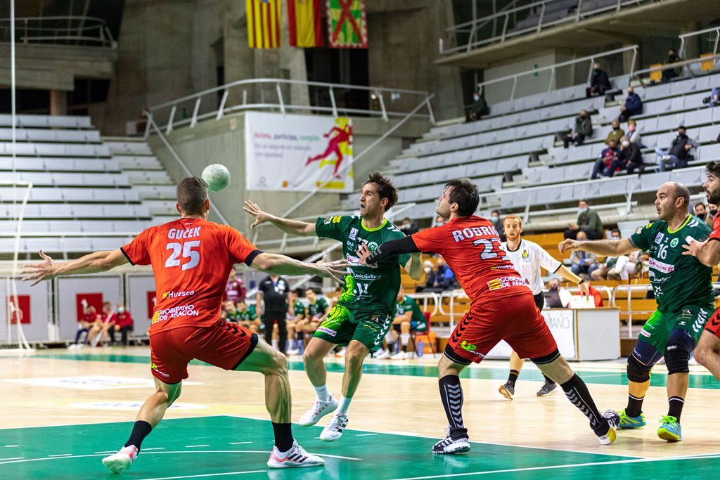 El Iberoquinoa Antequera cae en su visita a Huesca (28-23)