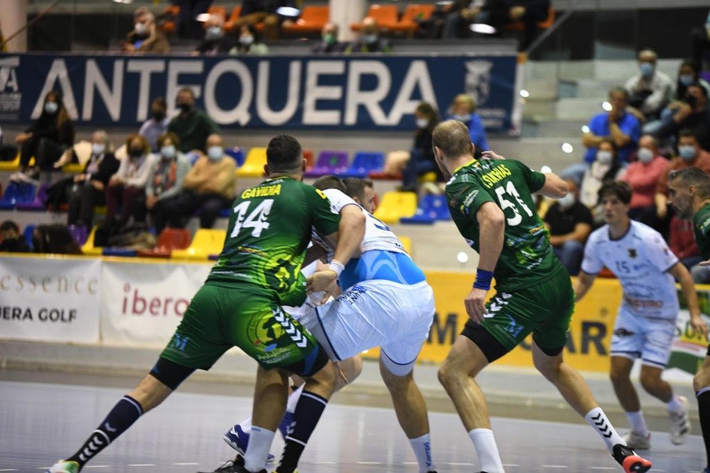El Iberoquinoa Antequera, víctima de sí mismo ante Cangas (20-29)