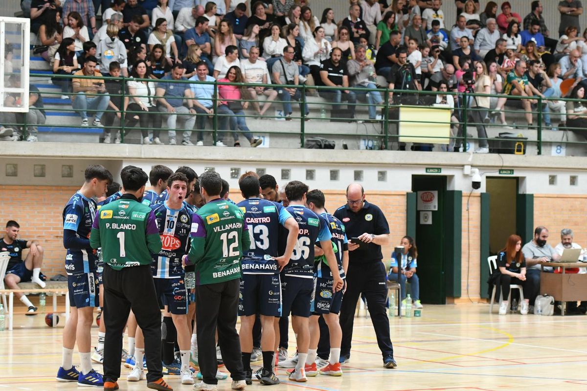 El Trops pierde en casa ante el Nava a falta de cinco segundos para el final