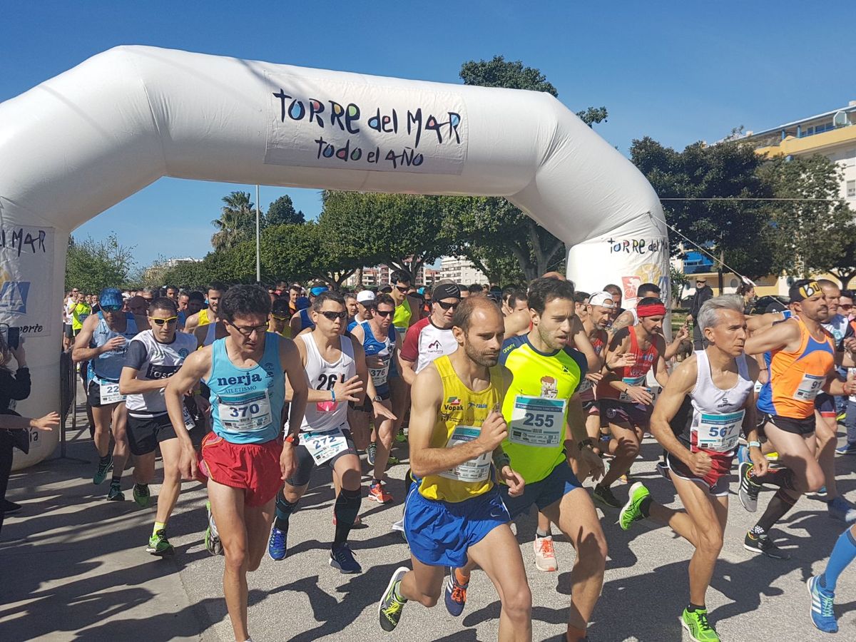 Francisco Urbano y Mónica Ballesteros, vencedores de la II Carrera Urbana ‘Ciudad de Torre del Mar’