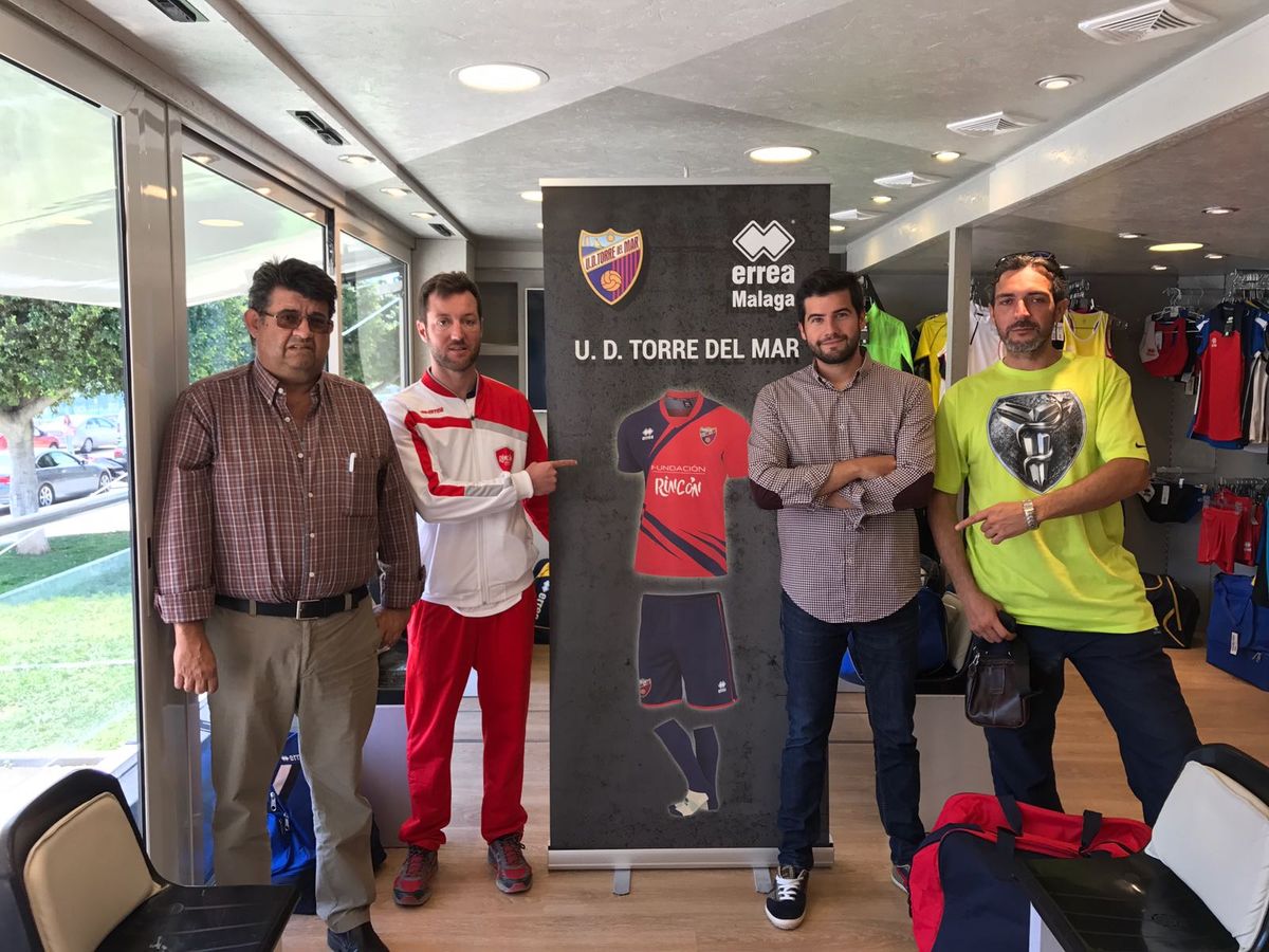 La marca italiana ERREA vestirá a la Unión Deportiva Torre del Mar