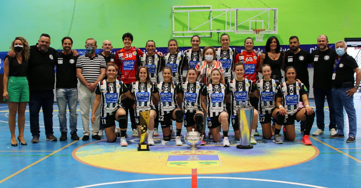 La Real Federación Española de Balonmano premia a Manolo Rincón