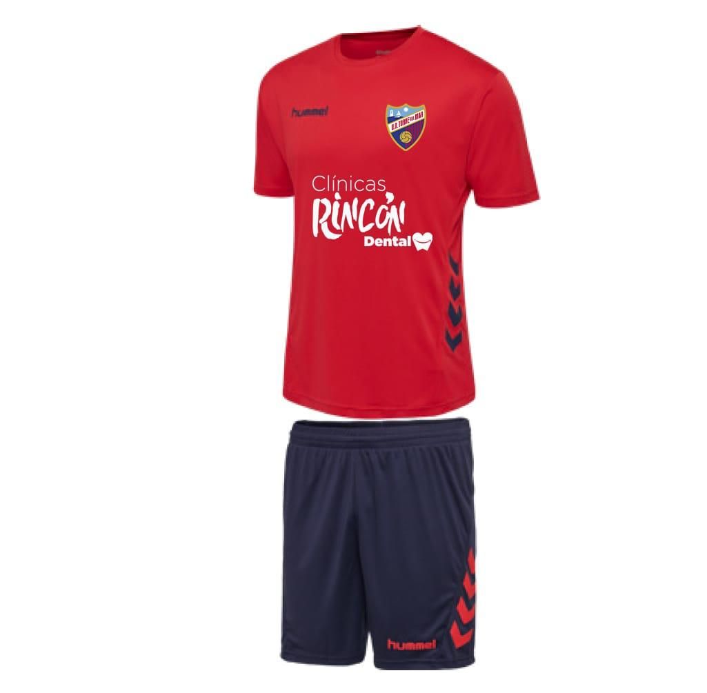 La U.D. Torre del Mar presenta la equipación de la sección femenina