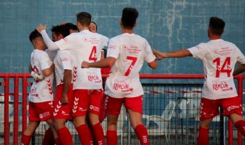La U.D. Torre del Mar sufre para ganar en San Pedro
