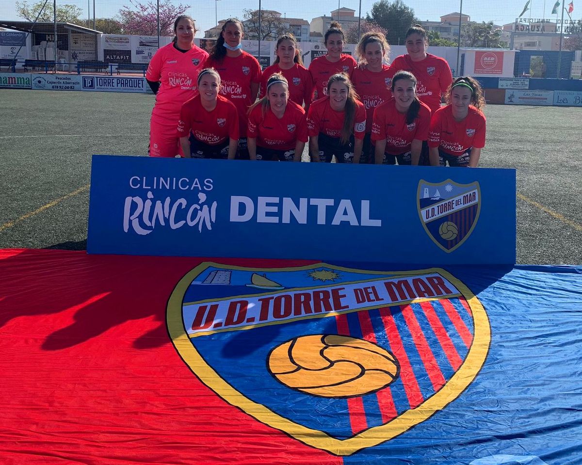 Las chicas de la U.D. Torre del Mar se llevan el derbi local