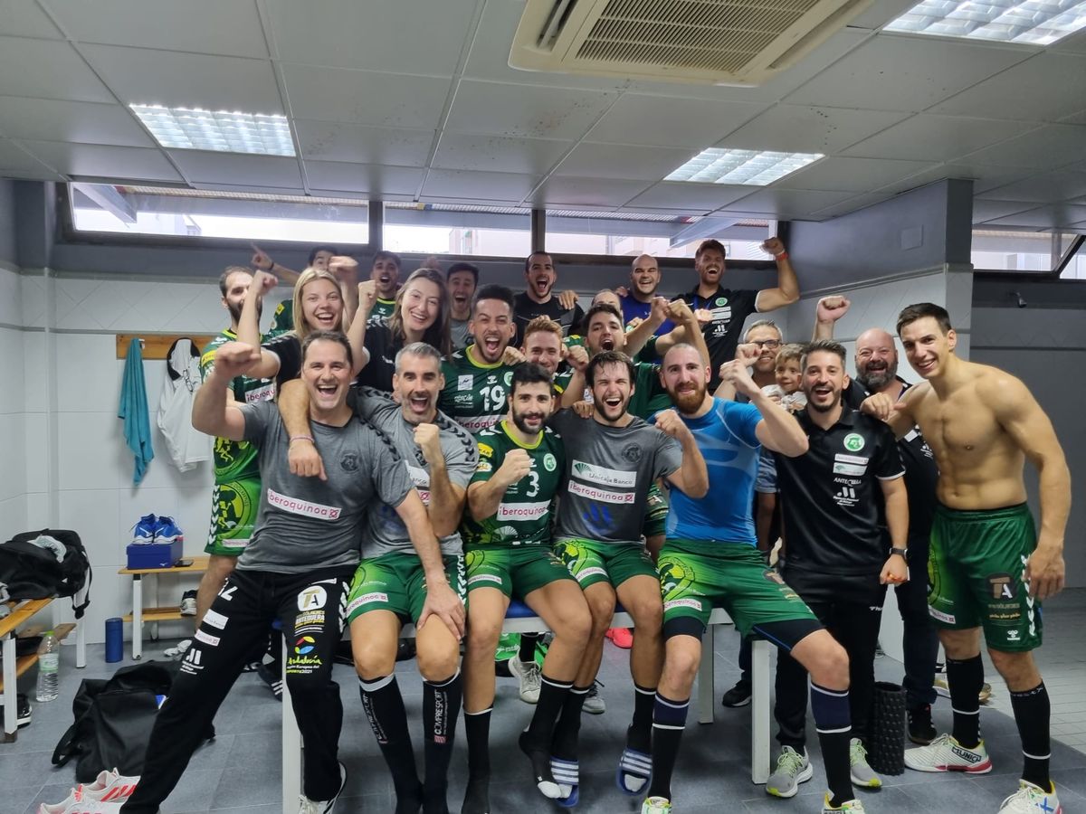 Lorenzo Ruiz, entrenador del Iberoquinoa Antequera: “Era fundamental puntuar ante Logroño”
