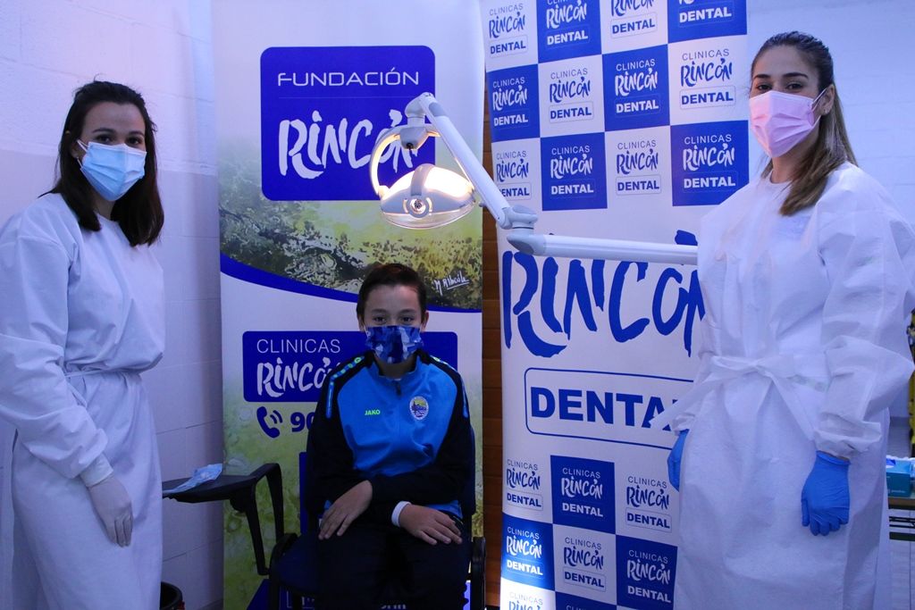Medio centenar de jugadores pasan revisión dental