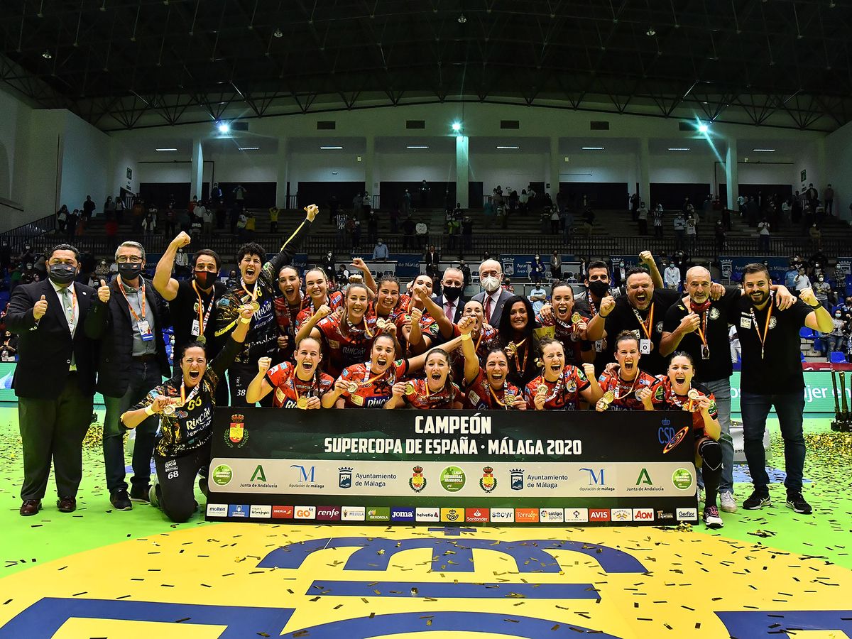 El Rincón Fertilidad levanta la Supercopa