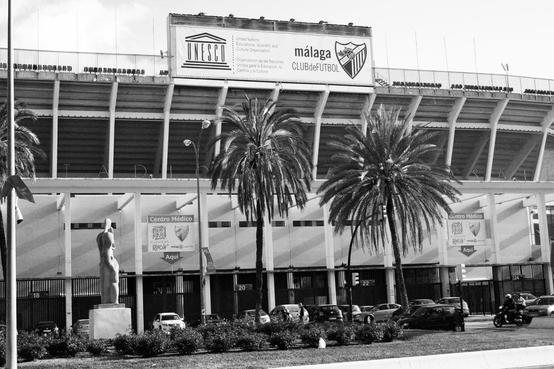 Acceso al centro médico en los bajos del estadio de La Rosaleda