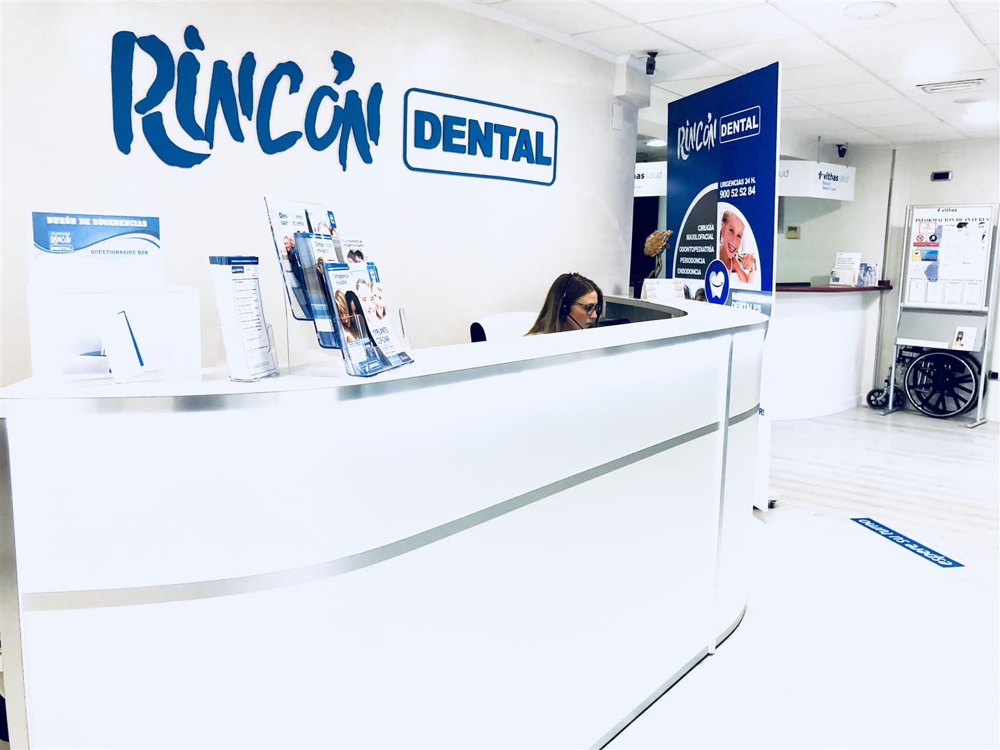 Recepción de Clínicas Rincón Dental en Torre del Mar