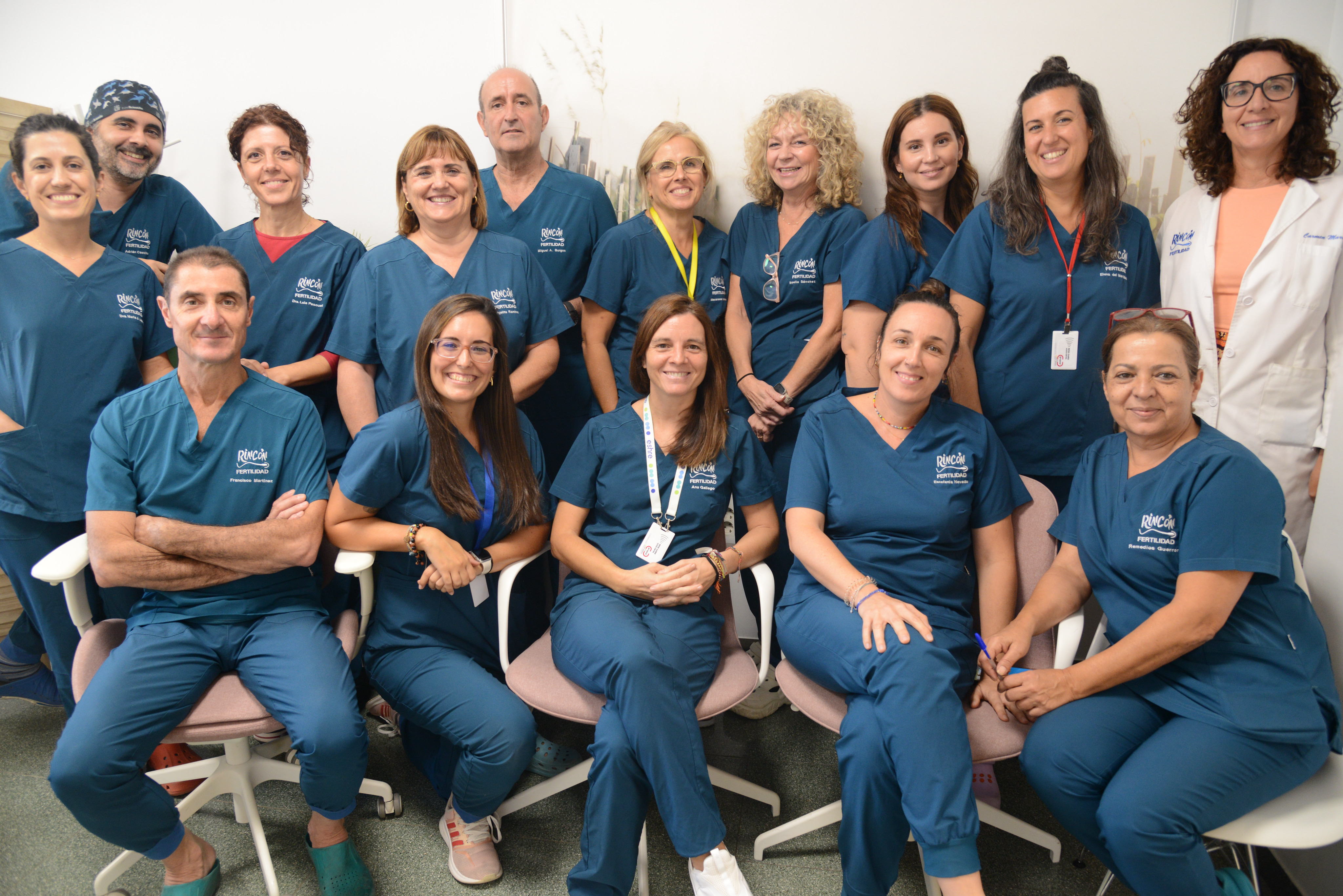 Foto de grupo del equipo de la clínica