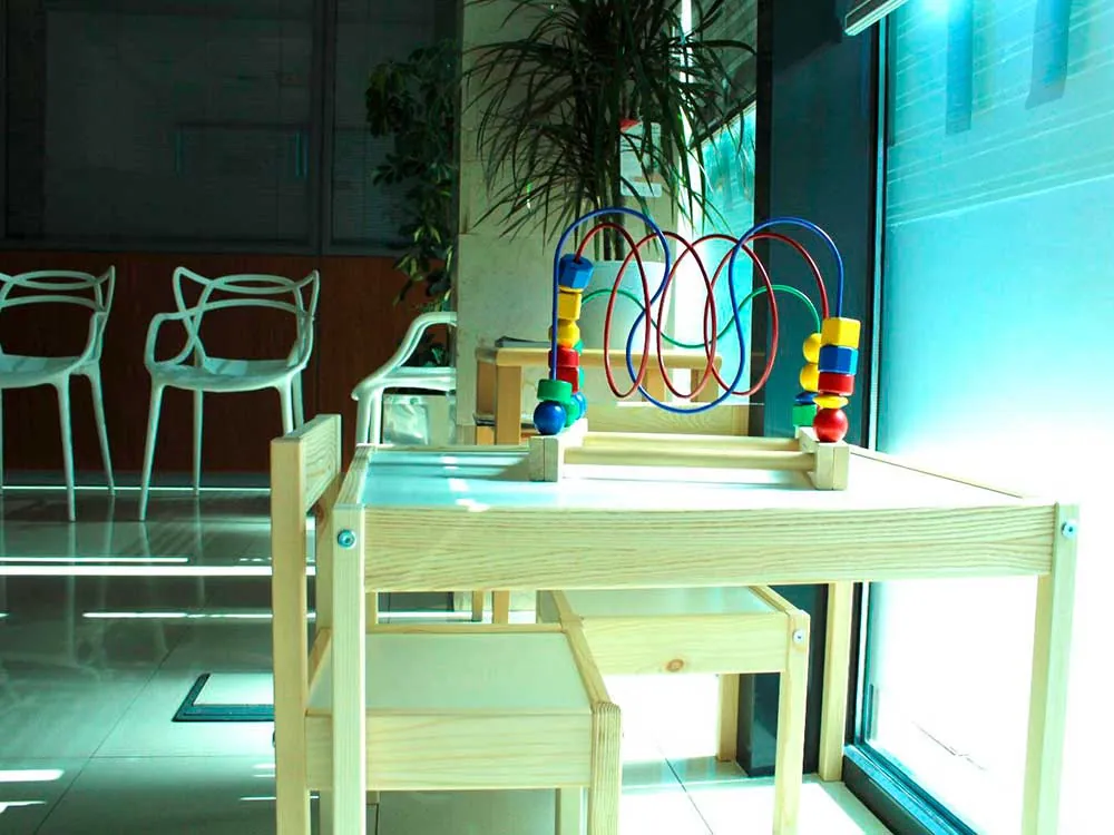 Rincón de juego para niños en la zona de espera