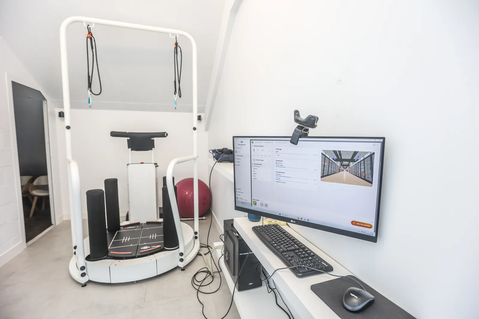 Plataforma para el estudio y la rehabilitación del equilibrio, con su puesto de control